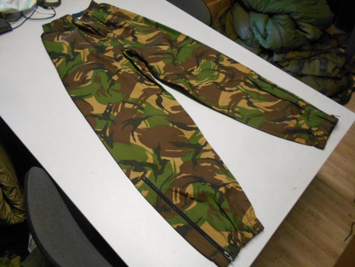 Regenbroek Trilaminaat woodland camouflage Nederlands leger, Verzamelen, Militaria | Algemeen, Landmacht, Kleding of Schoenen