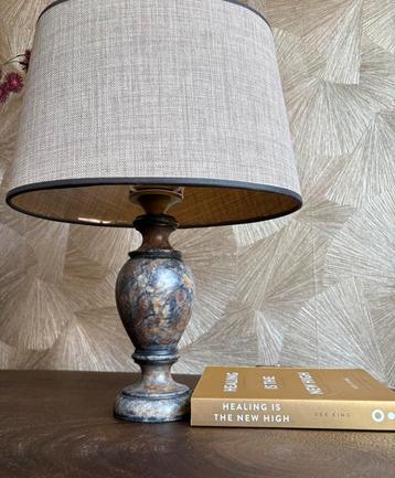 Vintage tafellamp met marmeren lampenvoet & kap beschikbaar voor biedingen