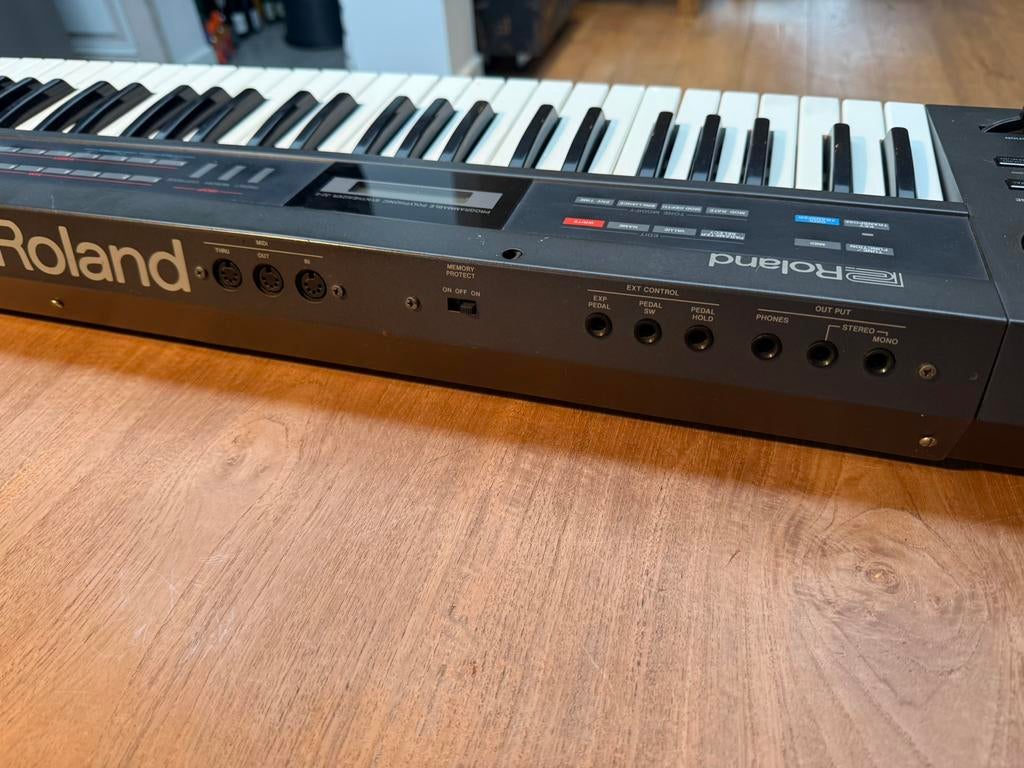 Roland Juno Alpha 2 inclusief zeldzame PG-300 controller., Muziek en Instrumenten, Synthesizers, Ophalen, Roland, Met midi-aansluiting