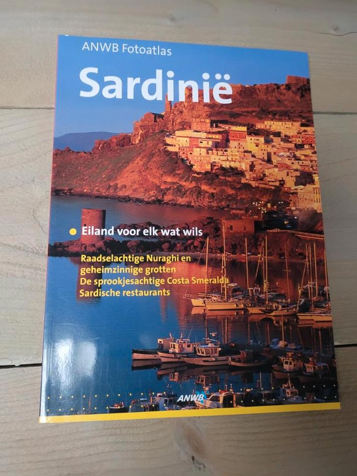 ANWB Fotoatlas - Sardinië Reisgids, Boeken, Reisgidsen, Zo goed als nieuw, Reisgids of -boek, Europa, ANWB, Ophalen of Verzenden