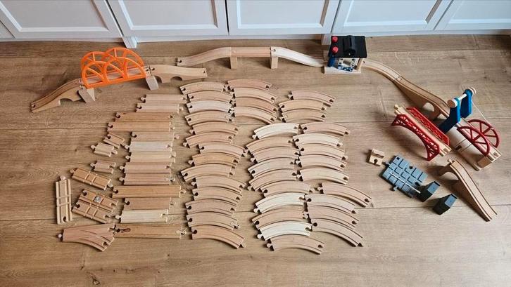 Heel veel Brio-treinrails en veel extra's, Kinderen en Baby's, Speelgoed | Houten speelgoed, Gebruikt, Overige typen, Ophalen