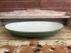 Ovale schaal reseda groen emaille, Antiek en Kunst, Antiek | Schalen, Ophalen of Verzenden