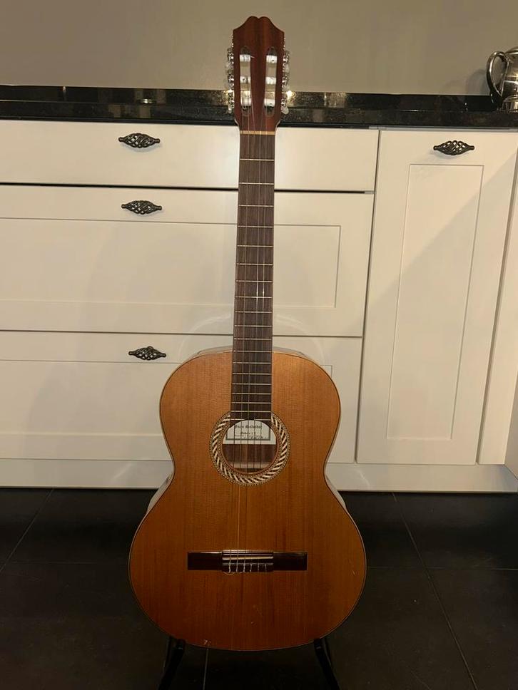 Klassieke gitaar Juan Salvador Modelo 2C inclusief hoes, Muziek en Instrumenten, Snaarinstrumenten | Gitaren | Akoestisch, Gebruikt