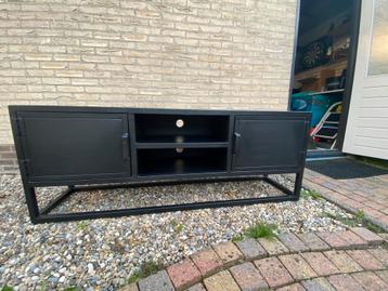 Industrieel tv meubel zwart staal TE KOOP !!