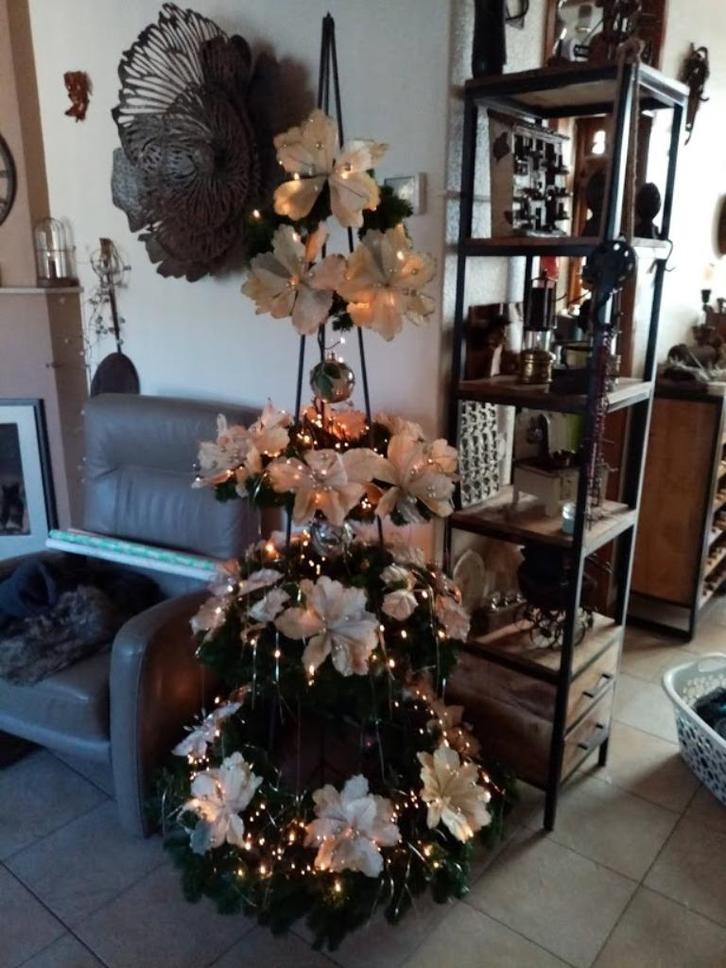 Handgemaakte piramide, staal gelast frame, ca. 2 meter hoog., Huis en Inrichting, Woonaccessoires | Overige, Zo goed als nieuw