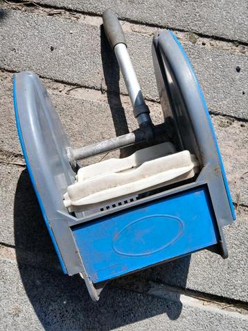 Professionele wringer voor een dweilmop. Plaatsen op emmer.  beschikbaar voor biedingen