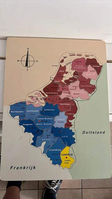 Houten puzzel Nederland, België en Luxemburg beschikbaar voor biedingen