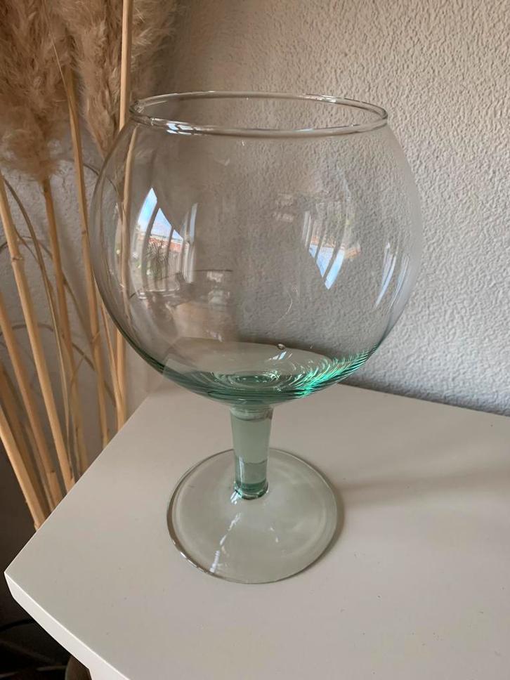 Glazen bokaal op voet, hoogte 25 cm, als nieuw!, Huis en Inrichting, Woonaccessoires | Vazen, Zo goed als nieuw, Overige kleuren