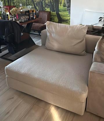 Sofa/fauteuil 1x1m met bijhorende rugkussen beschikbaar voor biedingen