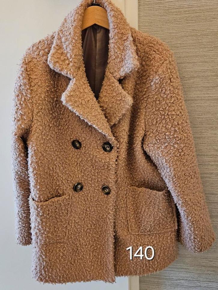 Oudroze Bouclé Tussenjas Meisje Maat 140, Kinderen en Baby's, Kinderkleding | Maat 140, Gebruikt, Meisje, Jas, Ophalen of Verzenden