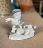 Porseleinen beeldje jongen met hond en gans eend, Ophalen of Verzenden, Zo goed als nieuw, Dier