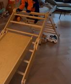 Houten driehoek klimrek met glijbaan, Ophalen, Zo goed als nieuw