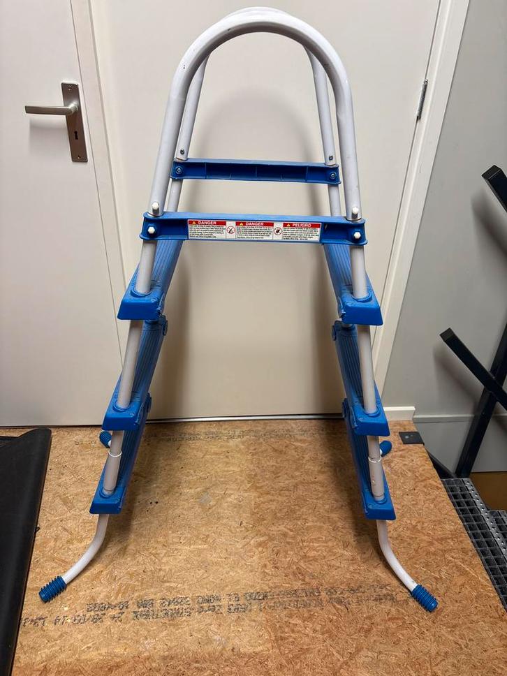 Zwembad Trapje - Gemakkelijke Toegang tot uw Zwembad, Doe-het-zelf en Verbouw, Ladders en Trappen, Gebruikt, Trap, Minder dan 2 meter