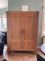 Massief Houten opbergkast eikenhout/notenhout, Huis en Inrichting, Kasten | Kledingkasten, Ophalen, Rustiek Modern / Landelijk / Scandinavisch Klassiek (ChatGPT)
