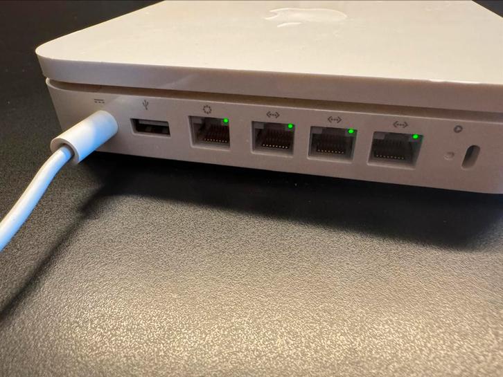 Apple AirPort Extreme – Compleet met Adapter, Computers en Software, Routers en Modems, Zo goed als nieuw, Router, Ophalen of Verzenden
