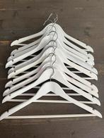 10 witte houten kledinghangers, Kleding | Dames, Kledinghangers, Ophalen of Verzenden, Gebruikt, Hout, Volwassenen