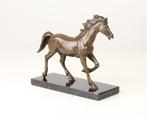 Bronzen beeld paard, Ophalen