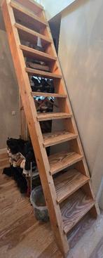 vaste trap naar zolder, 11 treden, Ophalen, Zo goed als nieuw