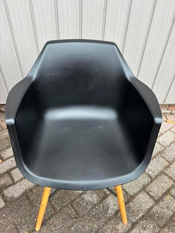 2 Zwarte Kuipstoelen beschikbaar voor biedingen