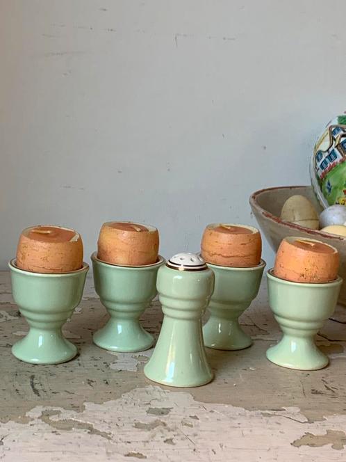 4 eierdopjes met strooier Mosa pastel, Antiek en Kunst, Antiek | Servies los, Ophalen of Verzenden