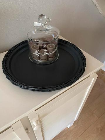 Decoratief dienblad beschikbaar voor biedingen