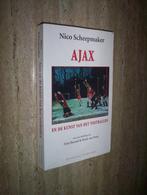 Ajax en de kunst van het voetballen - Nico Scheepmaker, Ophalen of Verzenden, Zo goed als nieuw