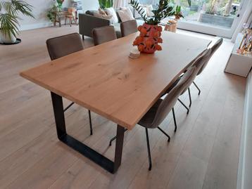 Boomstamtafel Skylt lak, metalen poten, zo goed als nieuw! beschikbaar voor biedingen