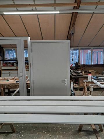 Binnendeurkozijn incl deur hang- en sluitwerk en tochtrubber beschikbaar voor biedingen