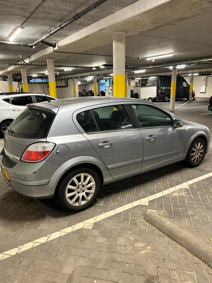 Opel Astra 1.6 16V 5D 77KW 2004 Grijs, Auto's, Opel, Particulier, Astra, Benzine, C, Hatchback, Handgeschakeld, Origineel Nederlands