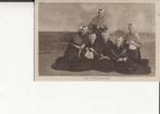 Scheveningen Een ijverig breiend groepje Schev.vrouwen, Verzamelen, Ansichtkaarten | Nederland, Ophalen of Verzenden, 1920 tot 1940