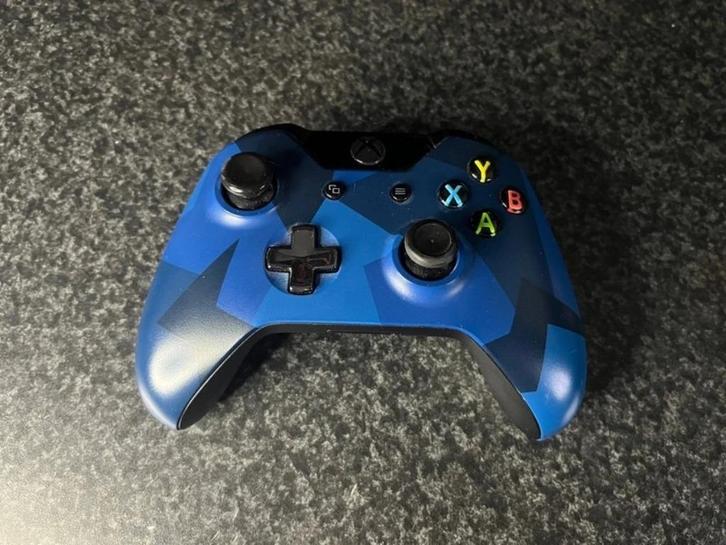 Xbox One Wireless Controller Blue Camo, Spelcomputers en Games, Games | Xbox One, Zo goed als nieuw, Avontuur en Actie, 1 speler
