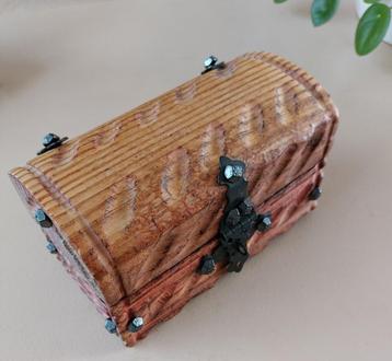 snuisterijkistje(?) - oud (antiek?) - onbekend qua details beschikbaar voor biedingen