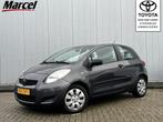 Toyota Yaris 1.3 VVTi Comfort erg netjes! (bj 2010), Auto's, Voorwielaandrijving, Gebruikt, Zwart, 4 cilinders