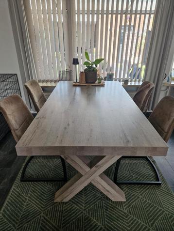 Eettafel 180 cm met 4 stoelen  beschikbaar voor biedingen