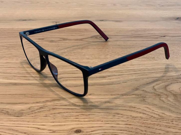 NIEUW Tommy Hilfiger montuur, Sieraden, Tassen en Uiterlijk, Zonnebrillen en Brillen | Heren, Nieuw, Bril, Overige merken, Blauw