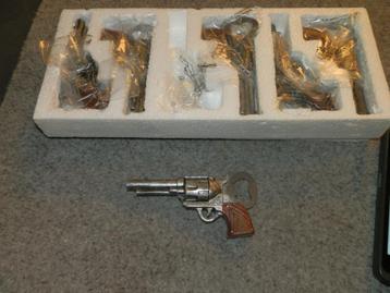 Flesopener western pistool magneet nieuw beschikbaar voor biedingen