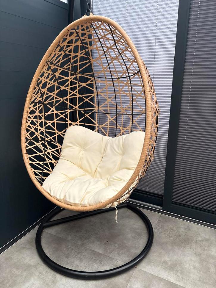 Hangstoel / Eistoel - Wicker met Kussen, Tuin en Terras, Tuinstoelen, Zo goed als nieuw, Wicker, Ophalen