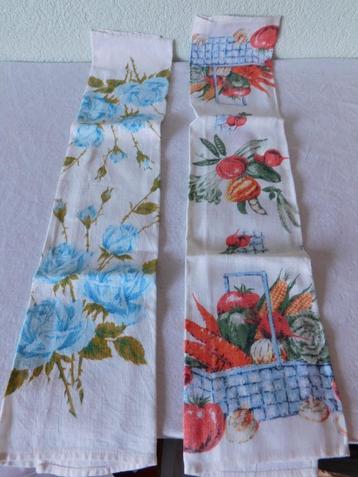 2 Brocante overdoeken uit de jaren 60 met voorstelling blauw beschikbaar voor biedingen