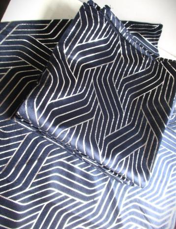 Tafelkleed blauw fluweel 250 x 145+ 8 servetten~Velvet beschikbaar voor biedingen