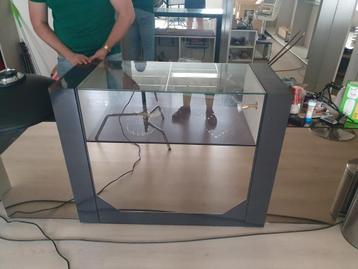 Winkel toonbank met licht.  beschikbaar voor biedingen