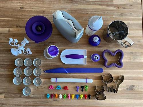 Bakspullen Wilton en diversen in nieuwe staat, Hobby en Vrije tijd, Taarten en Cupcakes maken, Zo goed als nieuw, Bakvorm, Taarten of Cupcakes
