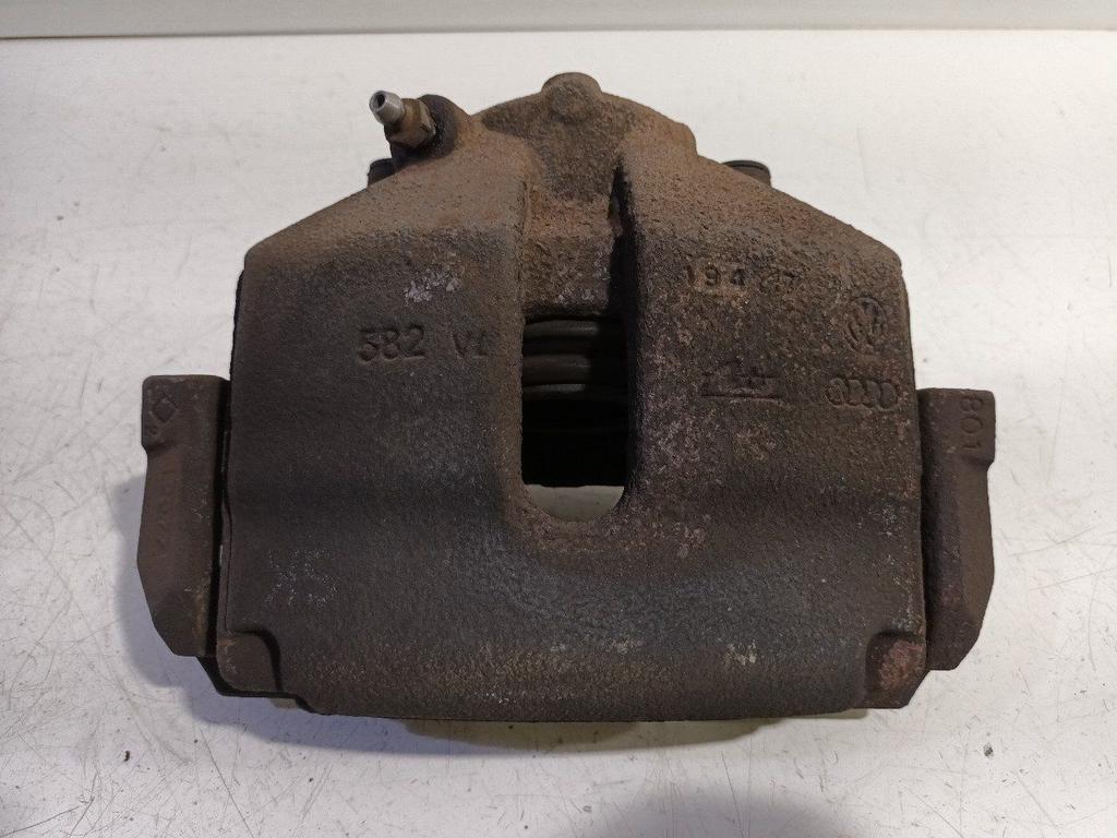 Remklauw rechts voor Volkswagen Golf, Onderdelen@venauto.nl, Van der Ven Autorecycling B.V., Gebruikt, Ettenseweg 76, 4706 PB Roosendaal, The Netherlands