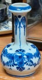 Klein vaasje porseleinen fles delft, Ophalen of Verzenden