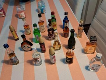 Mini drankflesjes - verzameling ongeopend beschikbaar voor biedingen