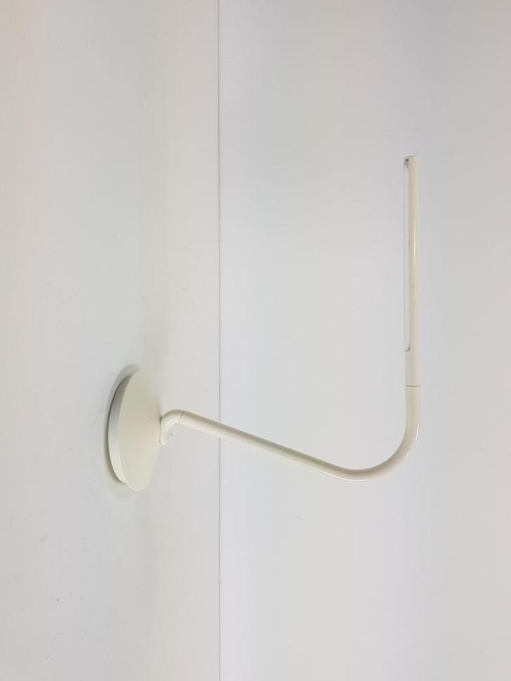 Flos design la linea wandlamp wit Italy 2011 Ron Gilad lamp, Huis en Inrichting, Lampen | Wandlampen, Zo goed als nieuw, Kunststof
