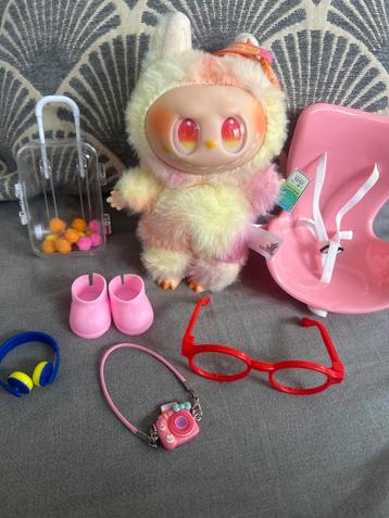 Labubu Big Into Energy Pop met Accessoires beschikbaar voor biedingen