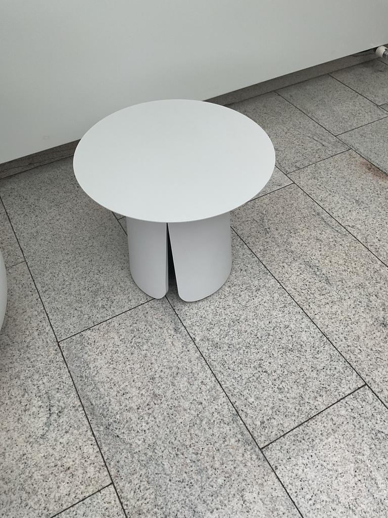 Witte rond aluminium design tafel salontafel of bijzettafel, Ophalen, 50 tot 100 cm, Rond, Zo goed als nieuw