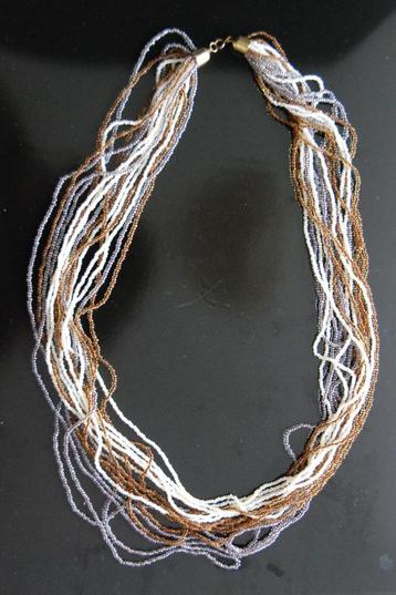 Mooie NIEUWE ketting met diverse kralen wit bruin paars beschikbaar voor biedingen