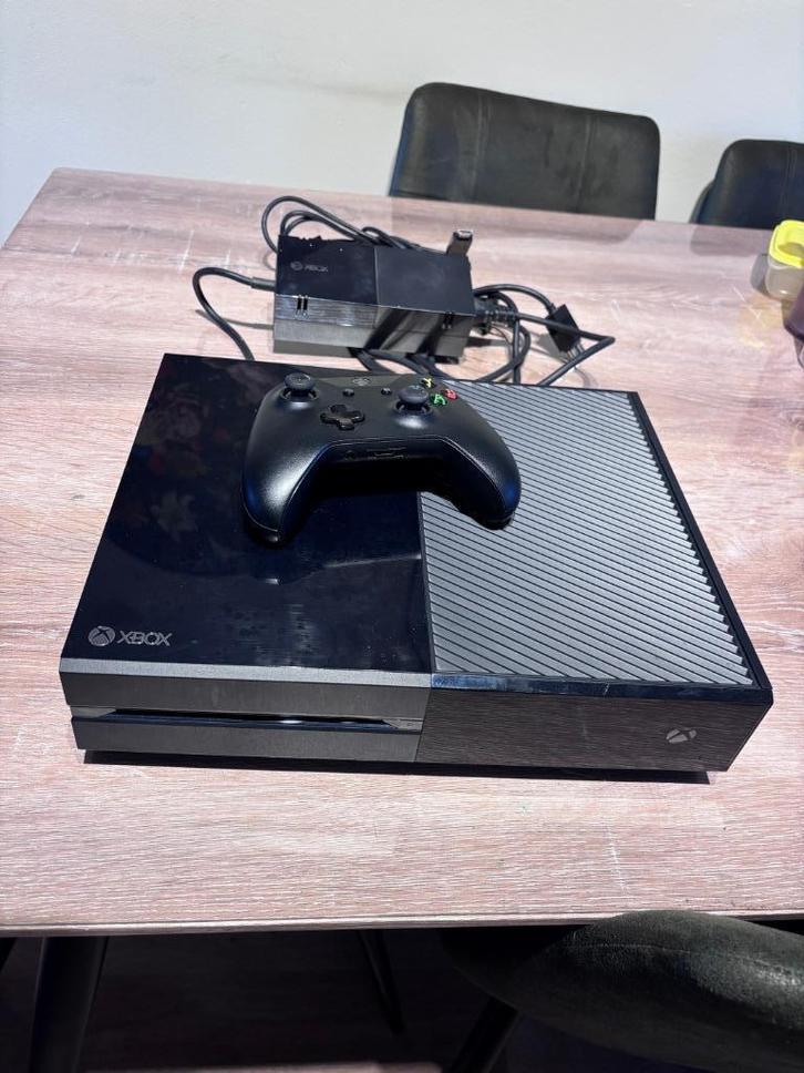 Xbox One 365GB + 1 controller + games, Spelcomputers en Games, Spelcomputers | Xbox One, Zo goed als nieuw, Xbox One, 500 GB, Met 1 controller