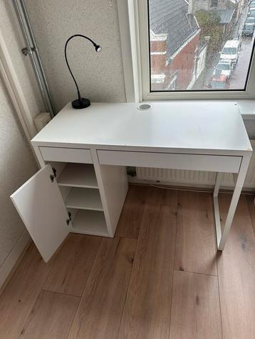 IKEA Micke Bureau vastgelijmd, dus geheel vervoeren